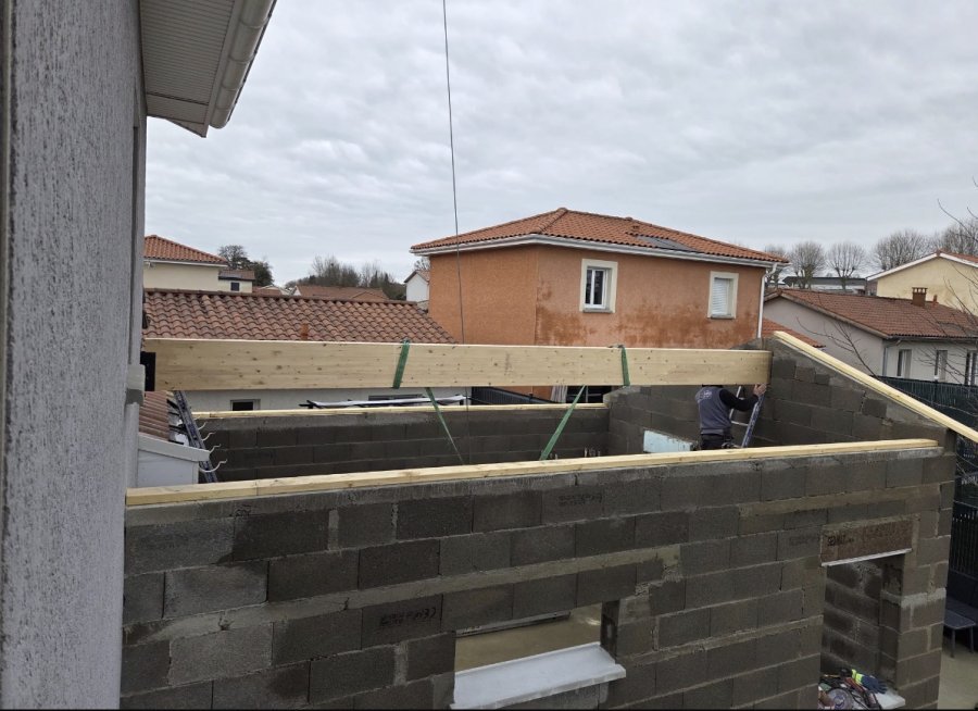Création d’une extension avec GLS maçonnerie avec charpente traditionnelle pour ajouter une pièce supplémentaire à Chatillon sur Chalaronne