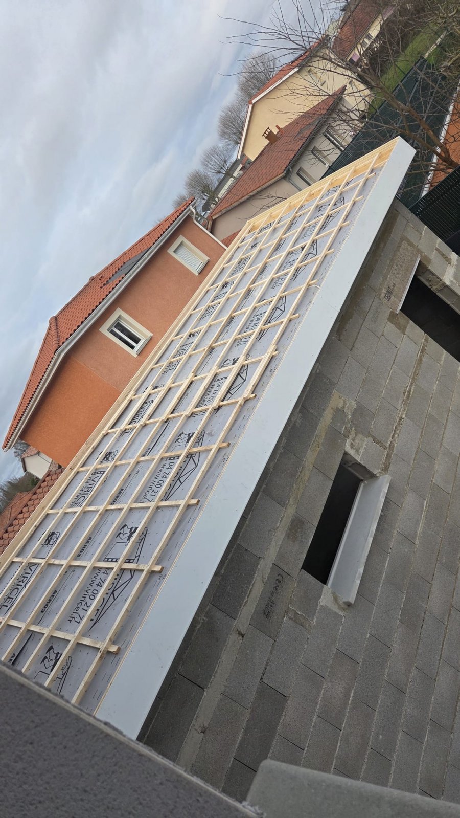 Création d’une extension avec GLS maçonnerie avec charpente traditionnelle pour ajouter une pièce supplémentaire à Chatillon sur Chalaronne