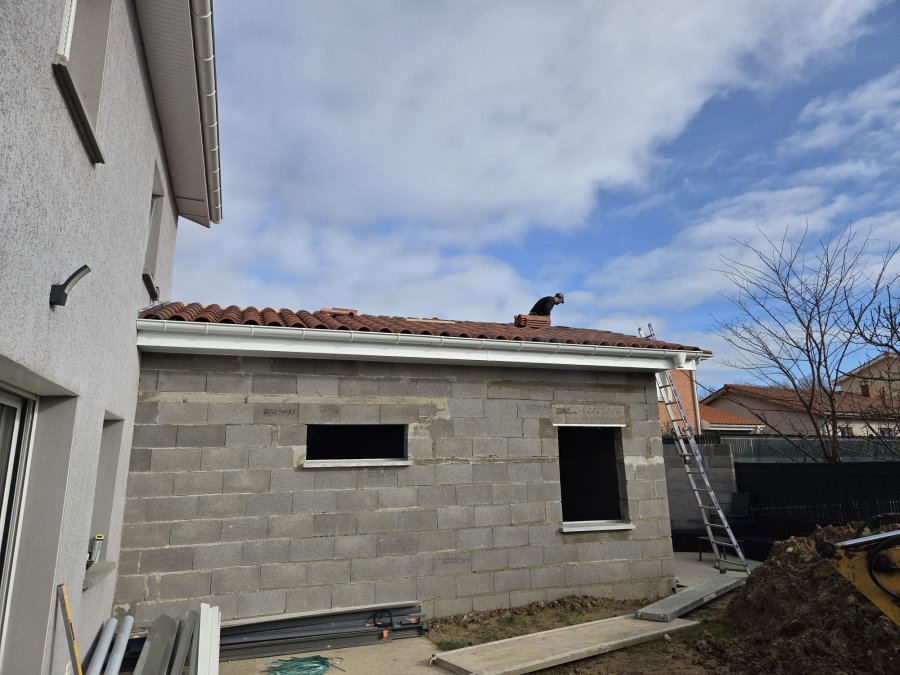 Création d’une extension avec GLS maçonnerie avec charpente traditionnelle pour ajouter une pièce supplémentaire à Chatillon sur Chalaronne
