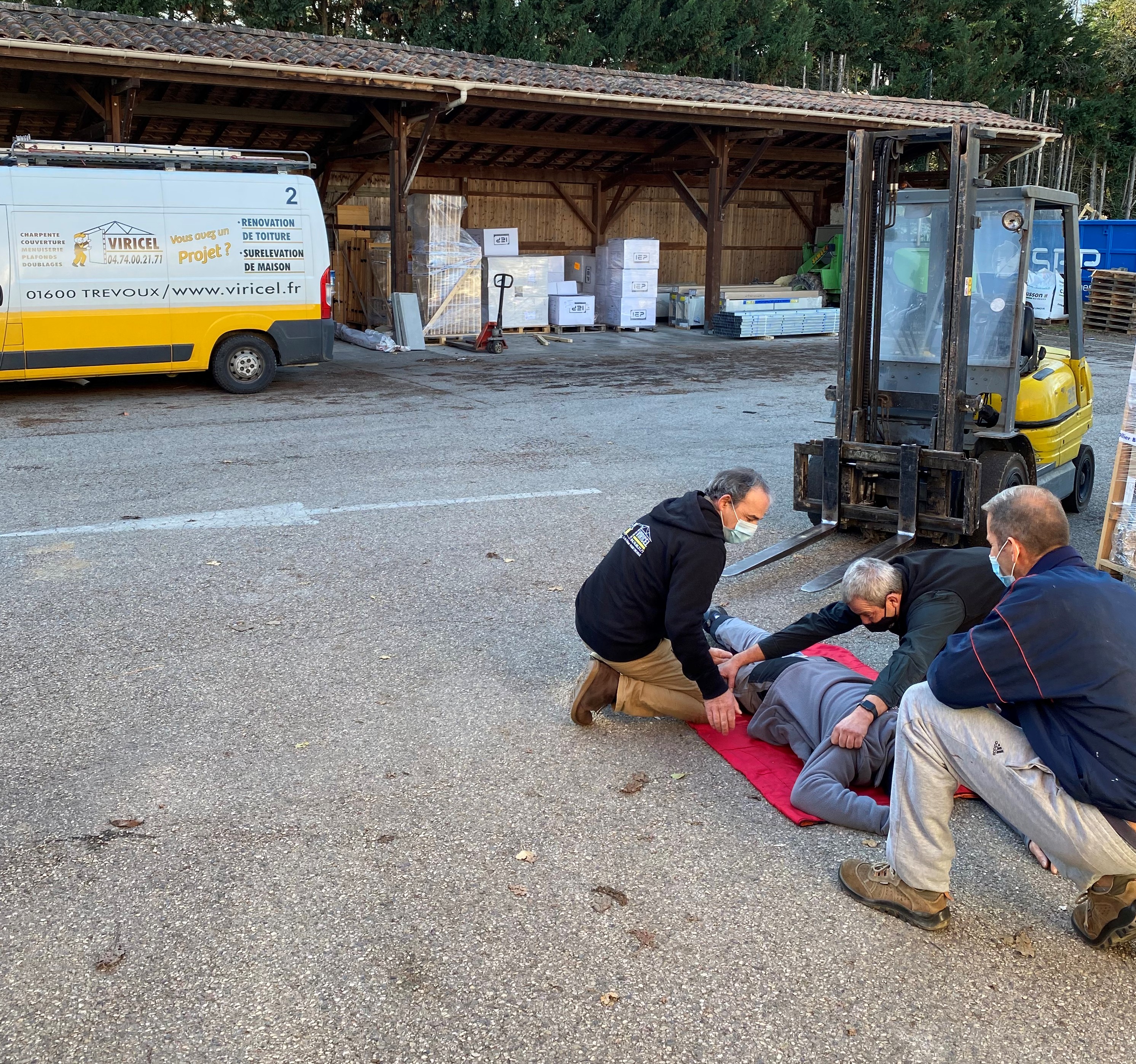 VIRICEL-CHARPENTE-COUVERTURE-PLAQUISTERIE-MENUISERIE-SURELEVATION-RENOVATION-TOITURE-TREVOUX-AIN-RHONE-ABRI-AUVENT-TERRASSE- -FORMATION-SECOURISTE-TRAVAIL-SECURITE-4